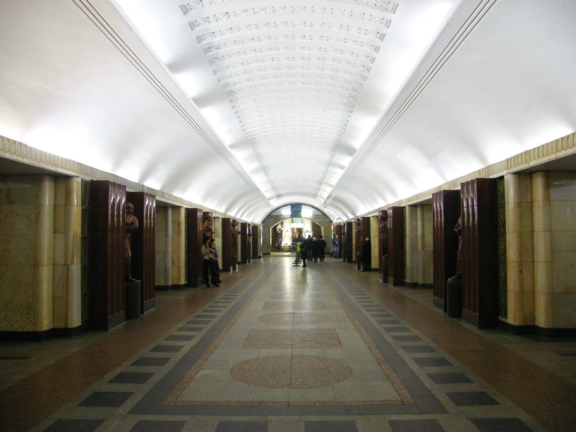 Станция Бауманская, центральный неф