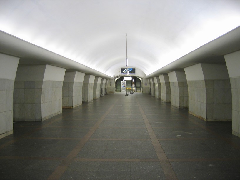 Станция Октябрьская, центральный неф