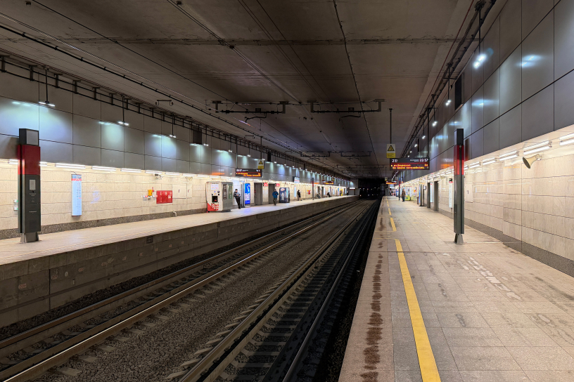 Станция Площадь Гагарина, платформа