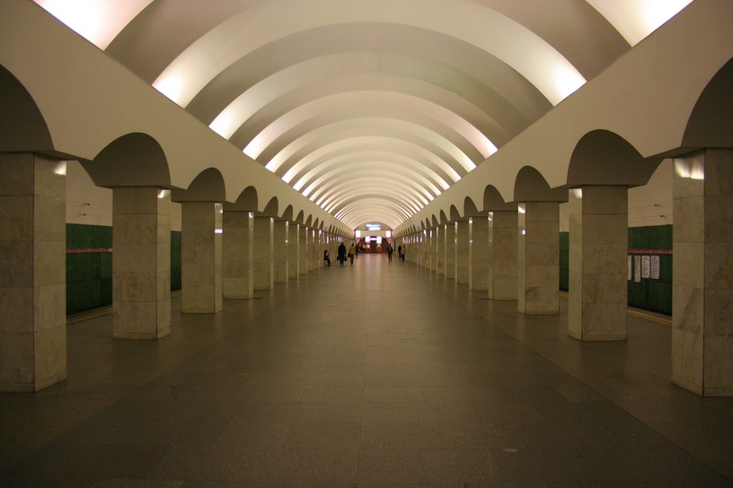 Станция Лесная, центральный неф