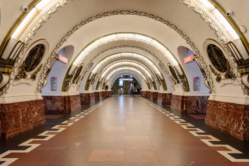 Станция Площадь Восстания, центральный неф