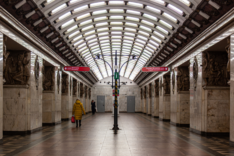 Станция Нарвская, центральный неф