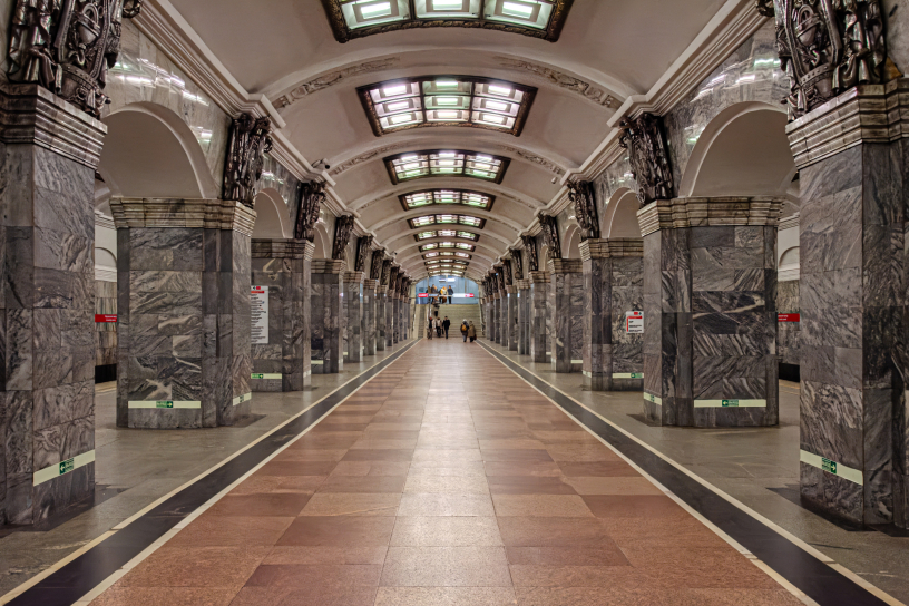 Станция Кировский завод, центральный неф