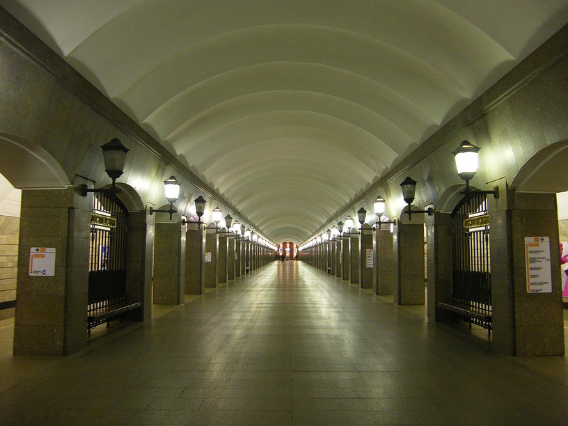 Станция Достоевская, центральный неф