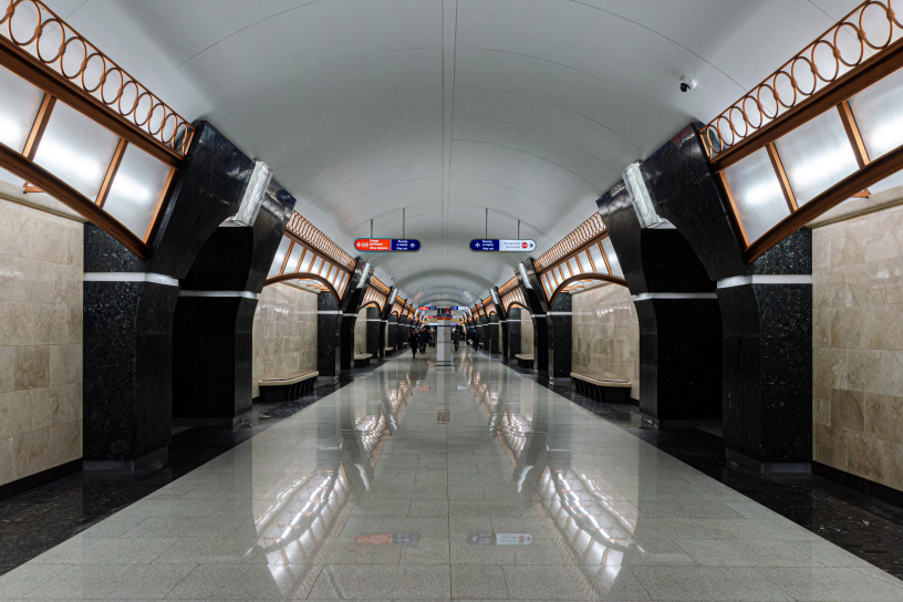 Станция Горный институт, центральный неф