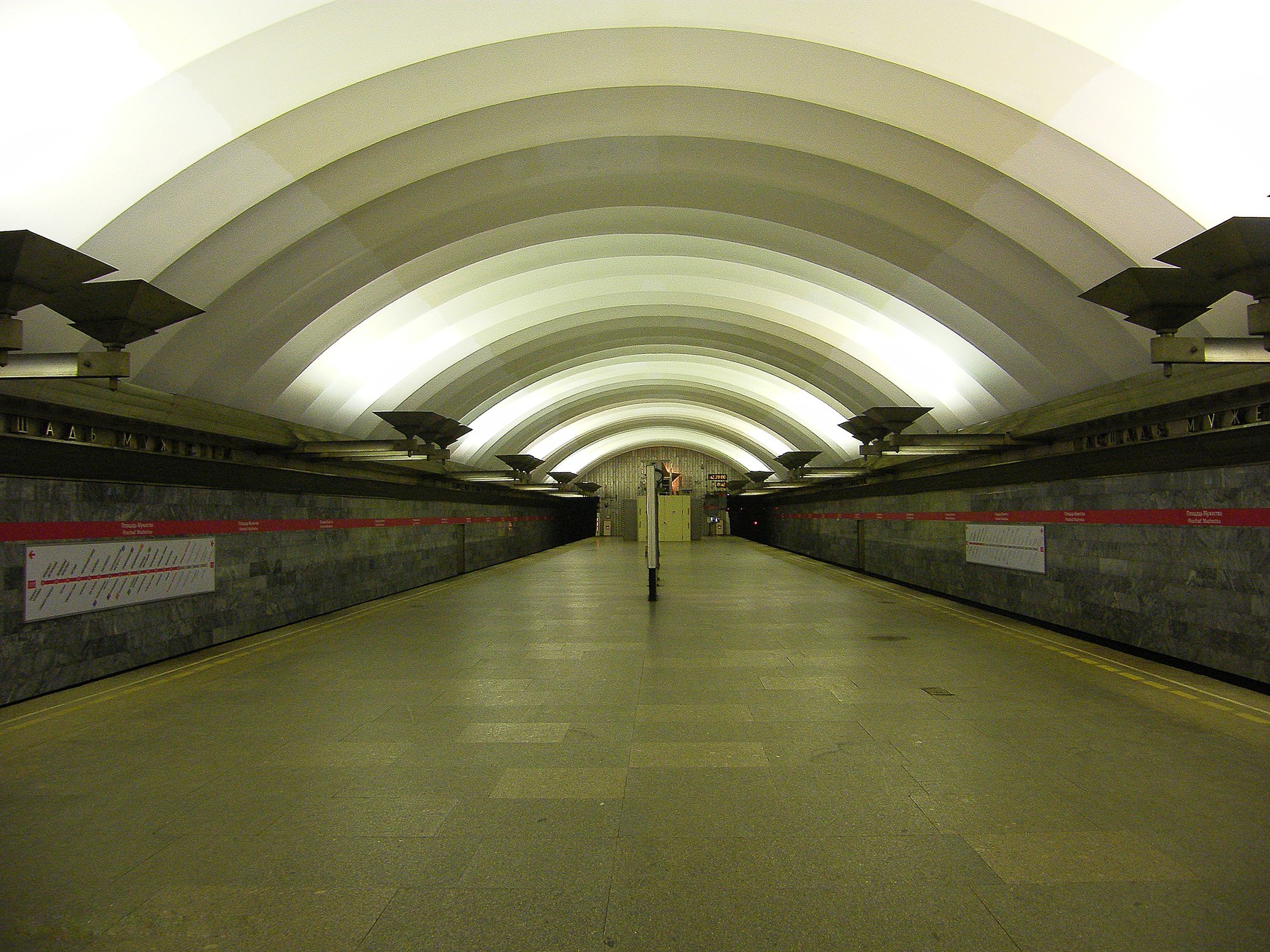 площадь мужества в санкт петербурге