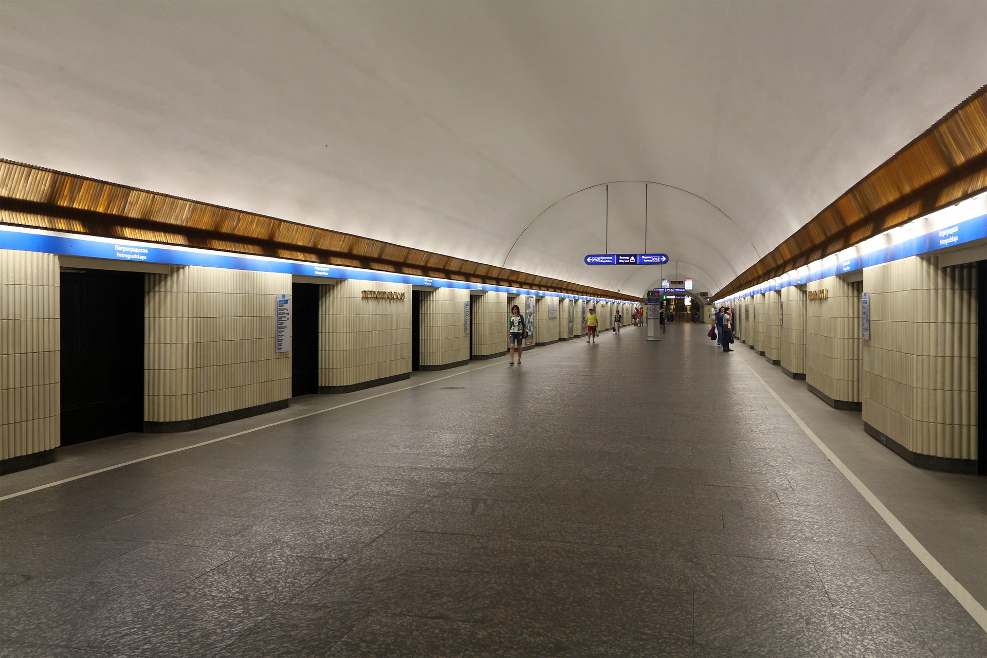 Фанпей метро. Станция метро Петроградская Санкт-Петербург. Станция Петроградская Петербургского метрополитена. Станция метро Петроградская СПБ. Станция Технологический институт Московско Петроградская линия.