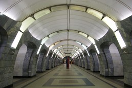 Станция Чкаловская, центральный неф