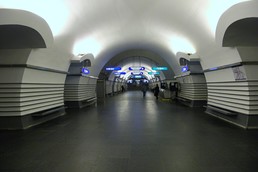 Станция Невский проспект, центральный неф