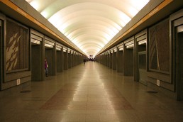 Станция Улица Дыбенко, центральный неф